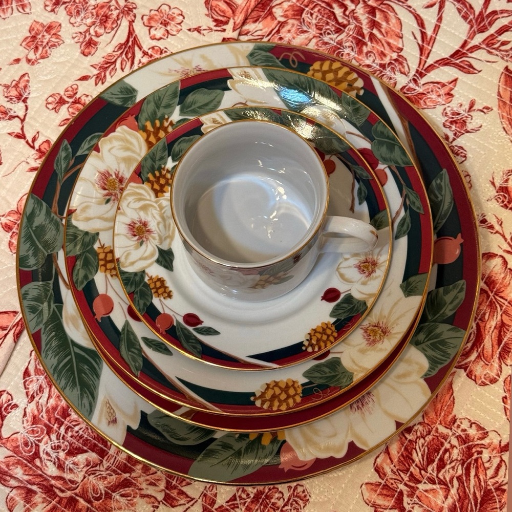 TIENSHAN Magnolia Fine China 20pc- 5 Piece Place Settings Excellent
